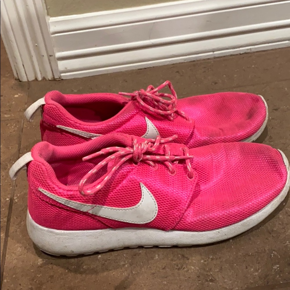 nike shoes neon pink